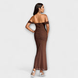 Ione - Bodycon kleita ar atklātiem pleciem un ruļļiem